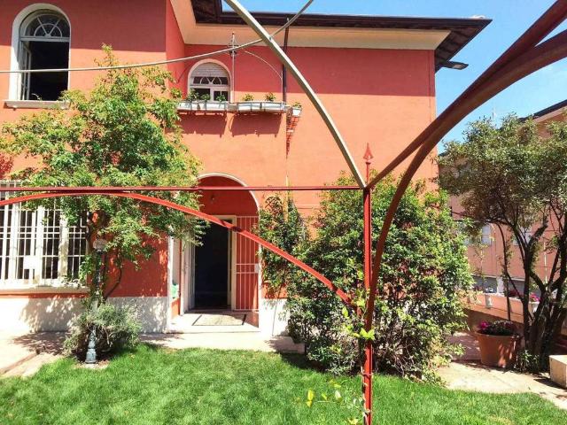 Villa Indipendente in vendita a Zona Est, Brescia