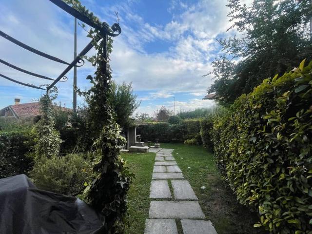 Villa Indipendente in vendita a Zona Est, Brescia