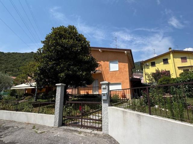 Villa Indipendente in vendita a Zona Est, Brescia