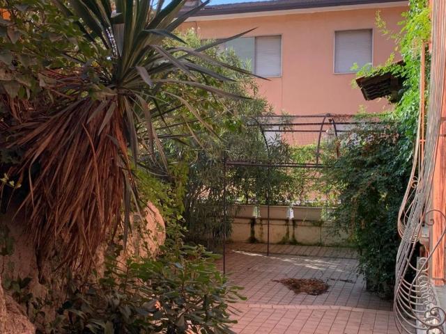 Villa Indipendente in vendita a Zona Est, Brescia