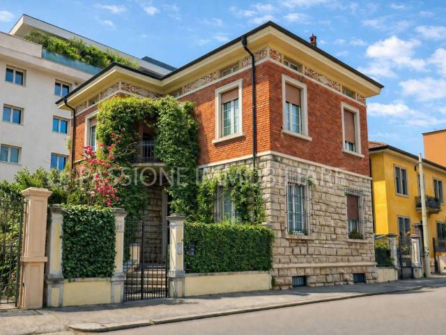 Villa Indipendente in vendita a Zona Centro, Brescia