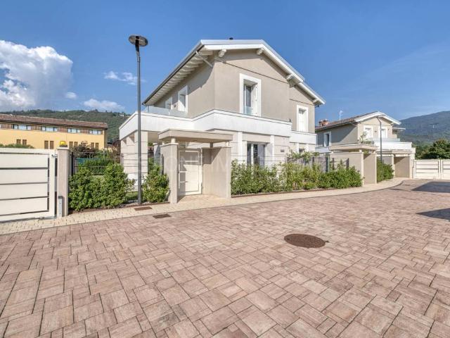 Villa Indipendente in vendita a Villaggio Giorgio Montini, Brescia