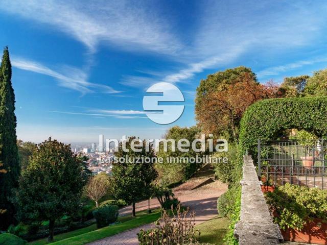 Villa Indipendente in vendita a Zona Centro, Brescia