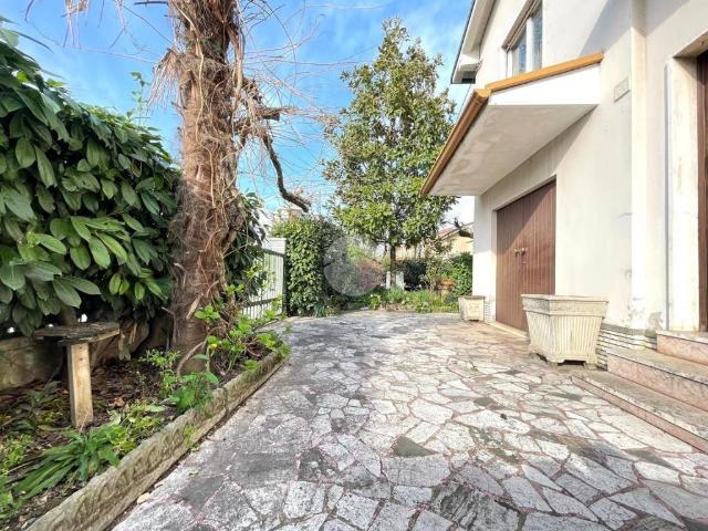 Villa Indipendente in vendita a Zona Sud, Brescia