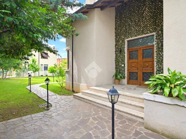 Villa Indipendente in vendita a Zona Centro, Brescia