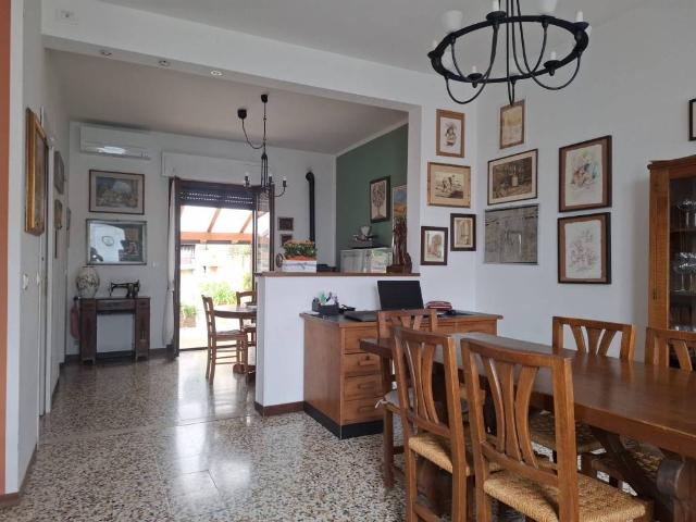 Villa Indipendente in vendita a Zona Est, Brescia