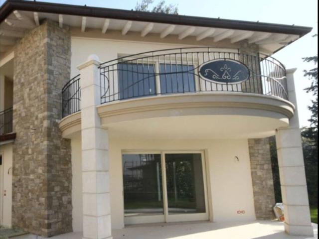 Villa Indipendente in vendita a Zona Centro, Brescia