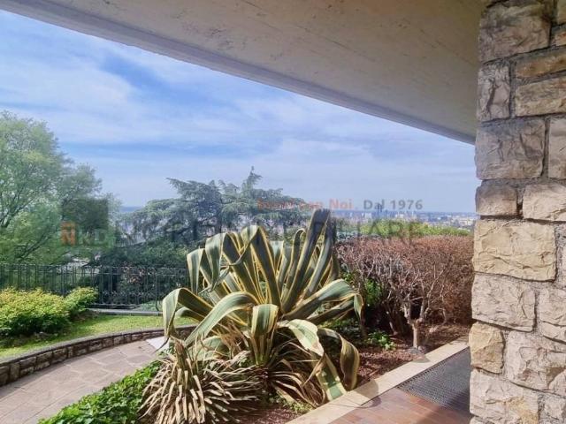 Villa Indipendente in vendita a Zona Centro, Brescia