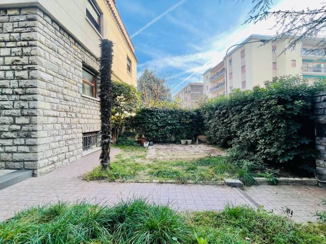 Villa Indipendente in vendita a Zona Centro, Brescia