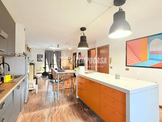 Villa Indipendente in vendita a Zona Est, Brescia