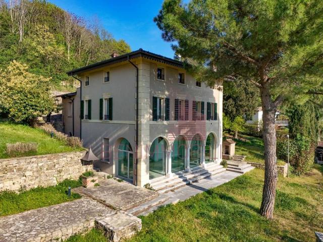 Villa Indipendente in vendita a Zona Centro, Brescia