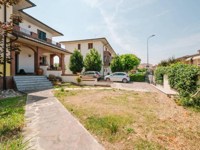 Villa Indipendente in vendita a Bressana Bottarone, Lombardia