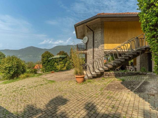 Villa Indipendente in vendita a Belmonte, Brezzo di Bedero