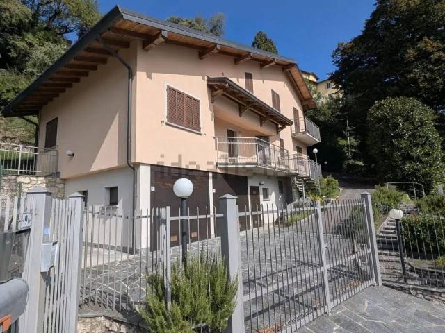 Villa Indipendente in vendita a Bedero Valtravaglia, Brezzo di Bedero