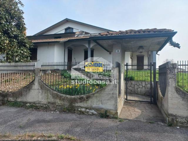 Villa Indipendente in vendita a Brignano Gera D'adda, Lombardia