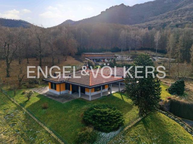 Villa Indipendente in vendita a Comunità Montana Valli del Verbano, Brinzio