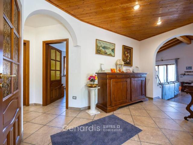 Villa Indipendente in vendita a Comunità Montana Valli del Verbano, Brissago Valtravaglia