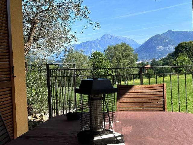 Villa Indipendente in vendita a Vaccarezza Nuova, Brivio
