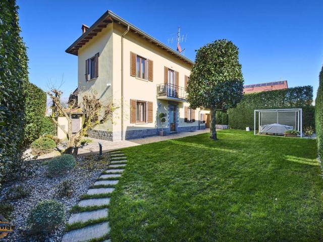 Villa Indipendente in vendita a Vaccarezza Vecchia, Brivio