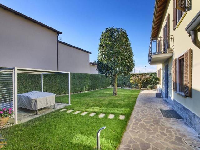 Villa Indipendente in vendita a Vaccarezza Vecchia, Brivio