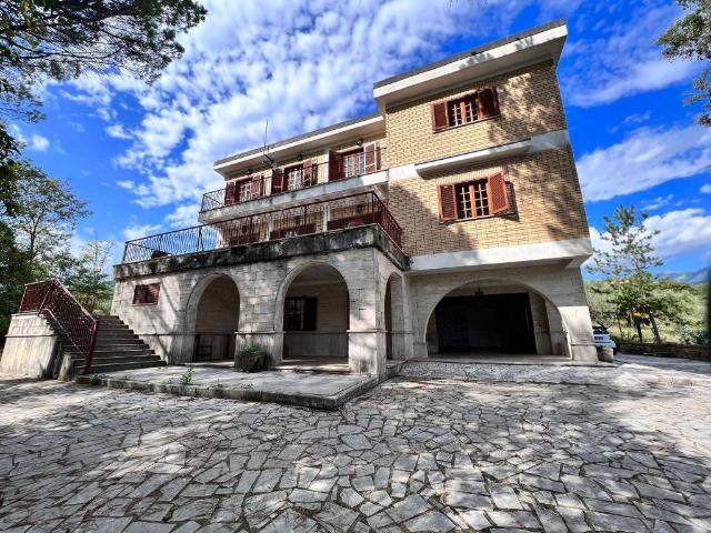 Villa Indipendente in vendita a Broccostella, Lazio
