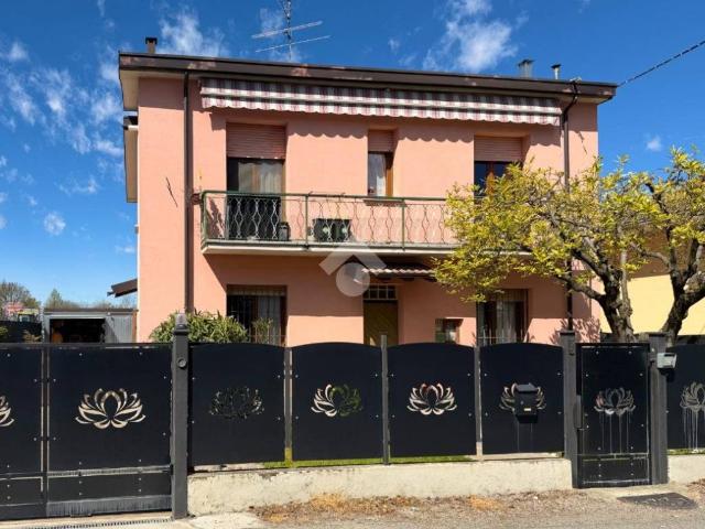 Villa Indipendente in vendita a Broni, Lombardia