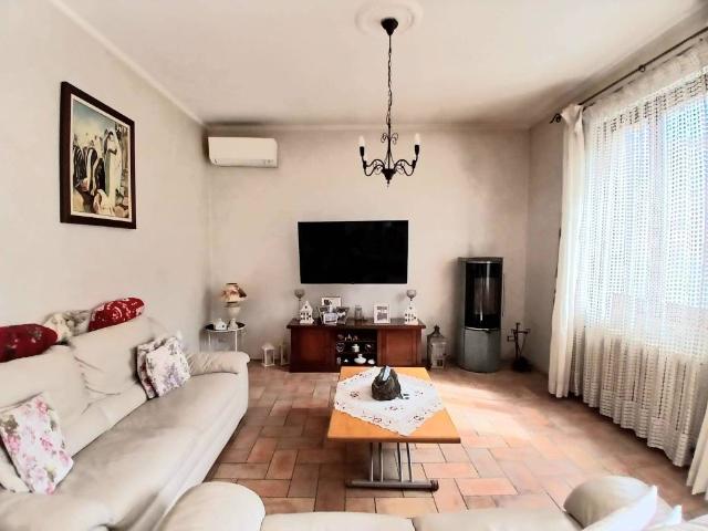 Villa Indipendente in vendita a Broni, Lombardia