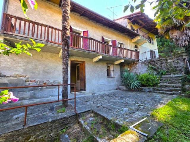 Villa Indipendente in vendita a Brovello-Carpugnino, Piemonte