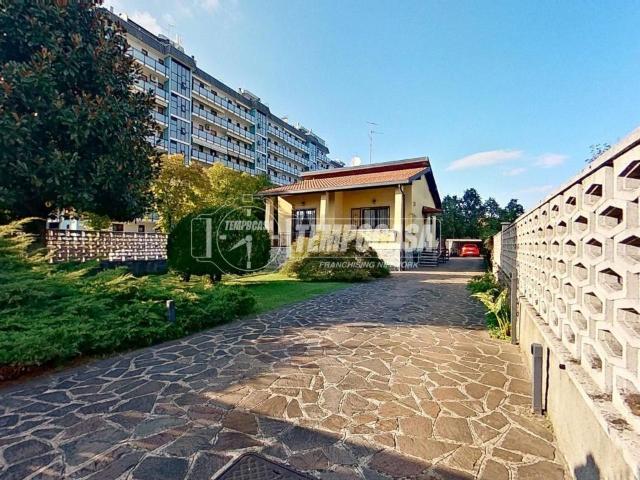 Villa Indipendente in vendita a Moncucco, Brugherio