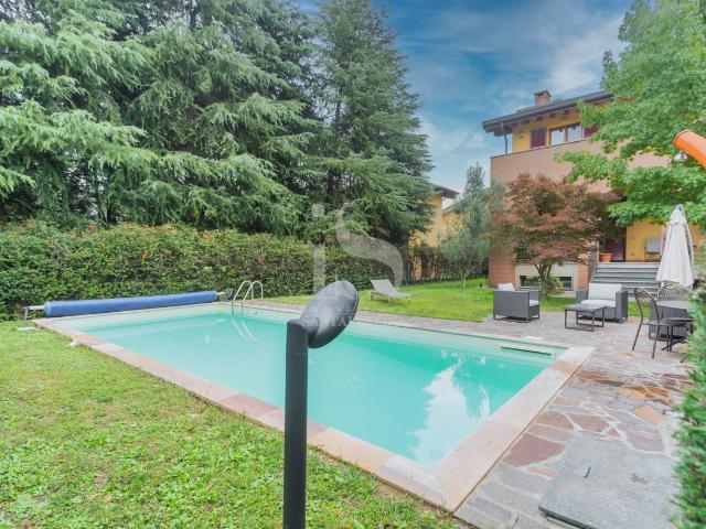 Villa Indipendente in vendita a Brugherio, Cascina Guzzina