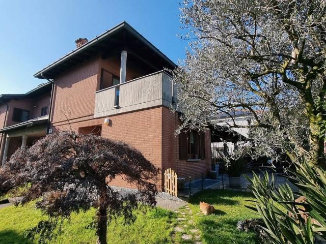 Villa Indipendente in vendita a Brugherio, Lombardia