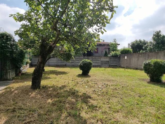 Villa Indipendente in vendita a Brugherio, Lombardia