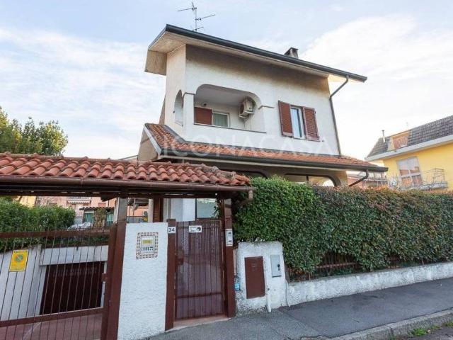 Villa Indipendente in vendita a Moncucco, Brugherio