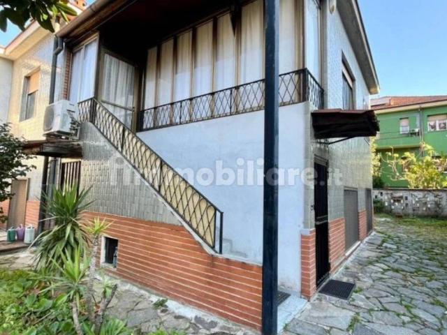 Villa Indipendente in vendita a Brugherio, Lombardia