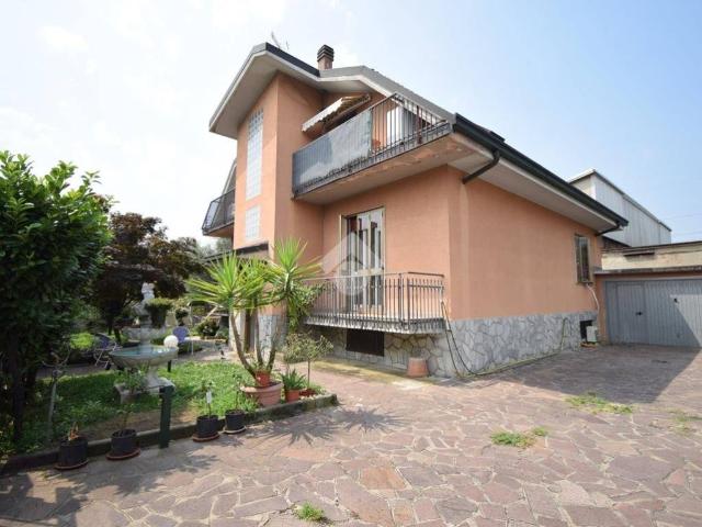 Villa Indipendente in vendita a Brugherio, Cascina Guzzina