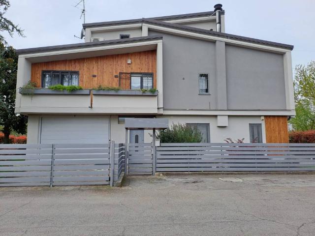 Villa Indipendente in vendita a Moncucco, Brugherio