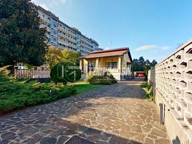 Villa Indipendente in vendita a Moncucco, Brugherio