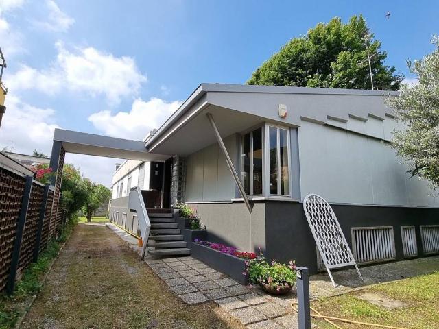 Villa Indipendente in vendita a Brugherio, Lombardia