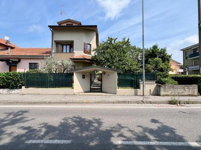 Villa Indipendente in vendita a Moncucco, Brugherio