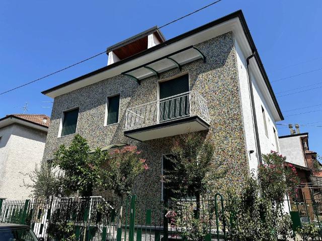 Villa Indipendente in vendita a Moncucco, Brugherio