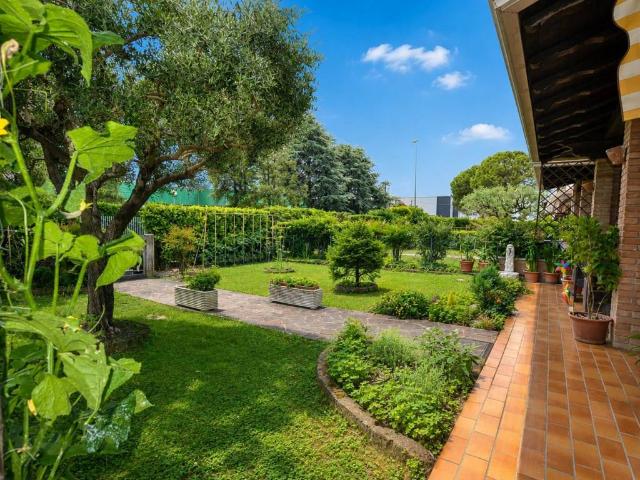 Villa Indipendente in vendita a Brugnera, Friuli-Venezia Giulia