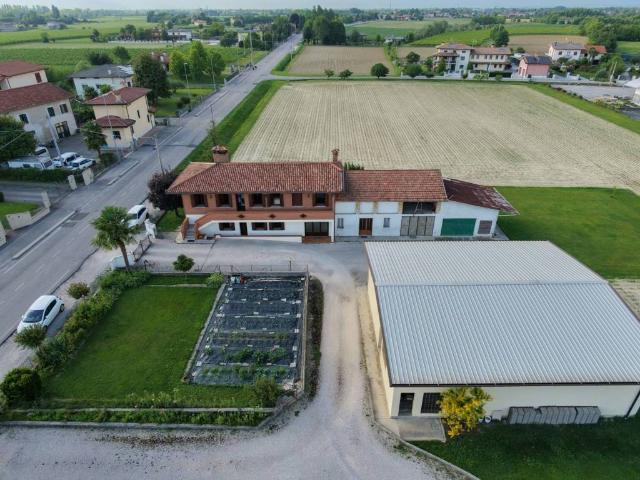 Villa Indipendente in vendita a Brugnera, Friuli-Venezia Giulia