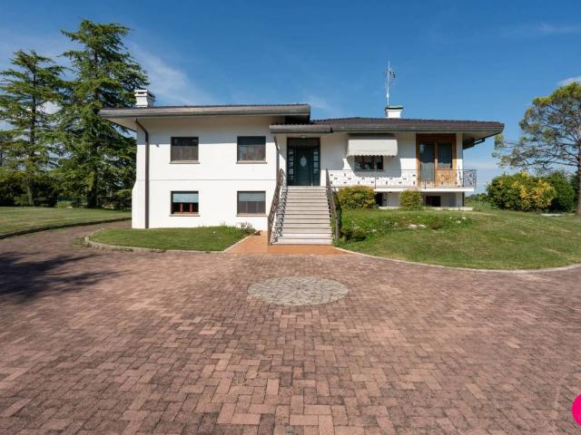 Villa Indipendente in vendita a Brugnera, Friuli-Venezia Giulia