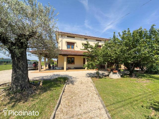 Villa Indipendente in vendita a Brugnera, Friuli-Venezia Giulia