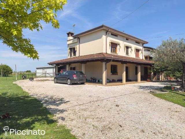 Villa Indipendente in vendita a Brugnera, Friuli-Venezia Giulia