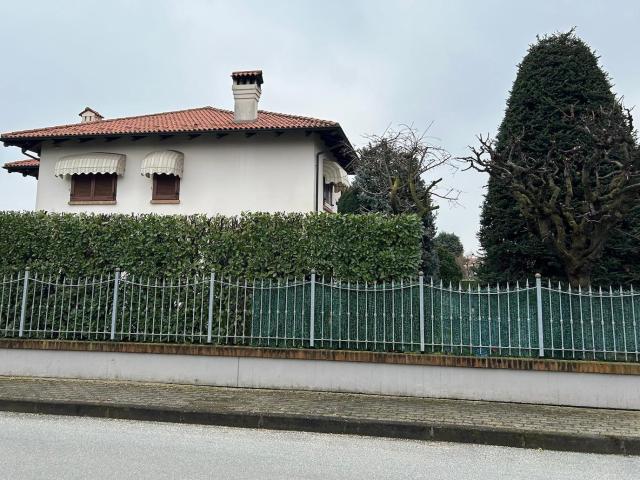 Villa Indipendente in vendita a Tetti Griglio, Piemonte