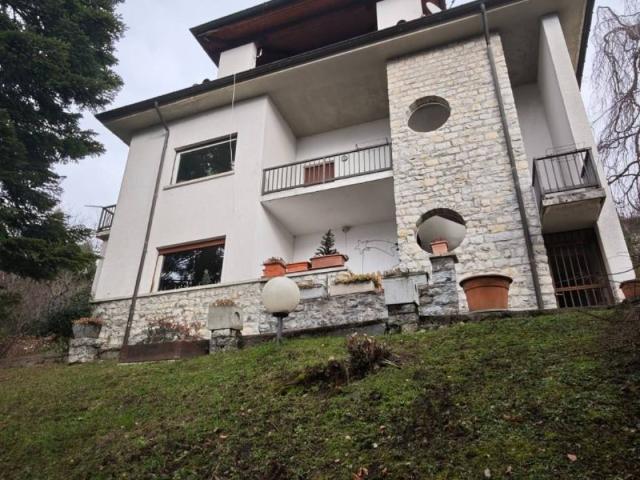 Villa Indipendente in vendita a Brunate, Lombardia