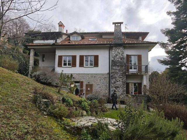 Villa Indipendente in vendita a Brunate, Lombardia