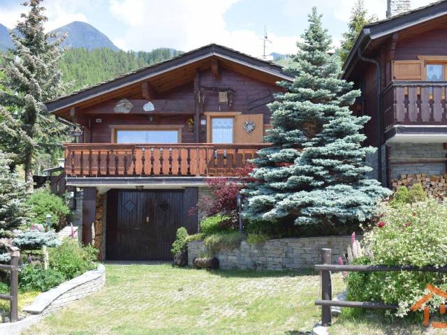 Villa Indipendente in vendita a Brusson, Aosta