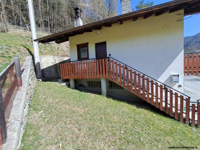 Villa Indipendente in vendita a Brusson, Aosta